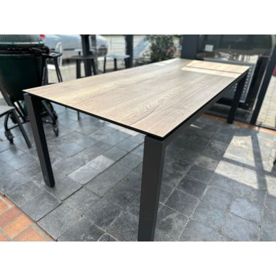 Table en HPL imitation bois Goa 220x95cm avec structure anthracite