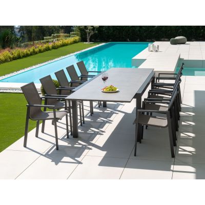 Ensemble de jardin en gris graphite : table Livorno en céramique extensible 220/330X106CM + 8 fauteuils Beja